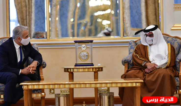 لبيد يزور البحرين لأول مرة بشكل علني لتوقيع مذكرات تفاهم وفتح مقر السفارة